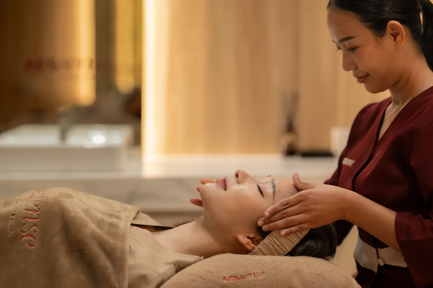 Facial massage at the clinic