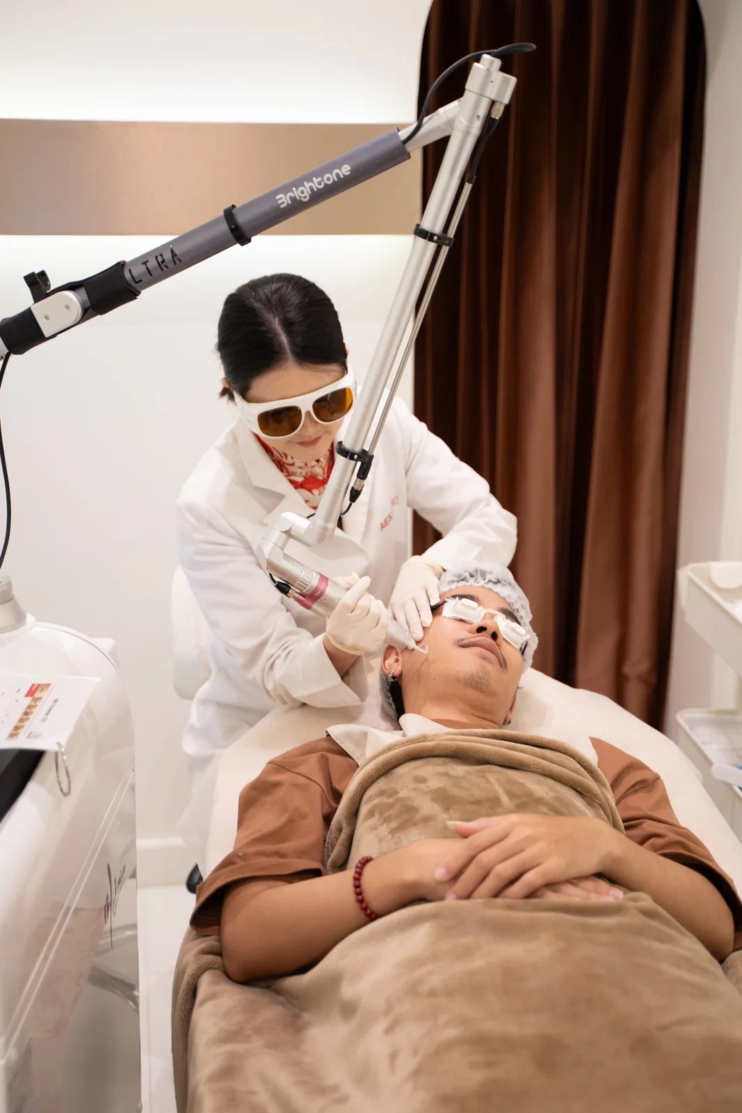 Laser treatment at Aessense